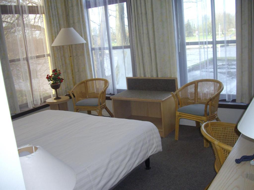 De Oude Schouw Hotel Jirnsum Room photo